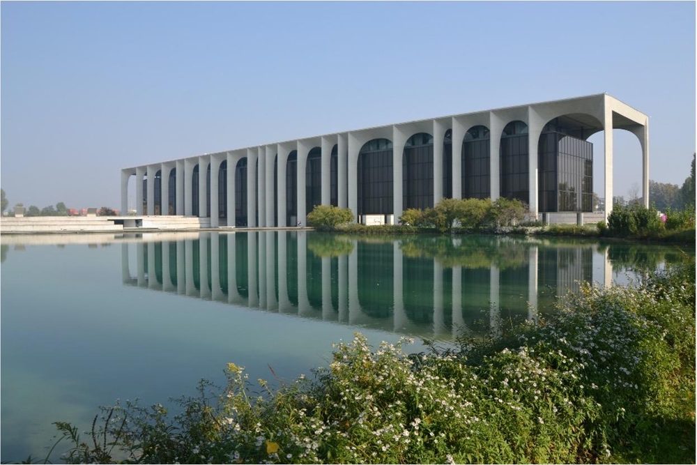 Έδρα Mondadori στην Ιταλία, κτίριο Oscar Niemeyer με convectors MINIB